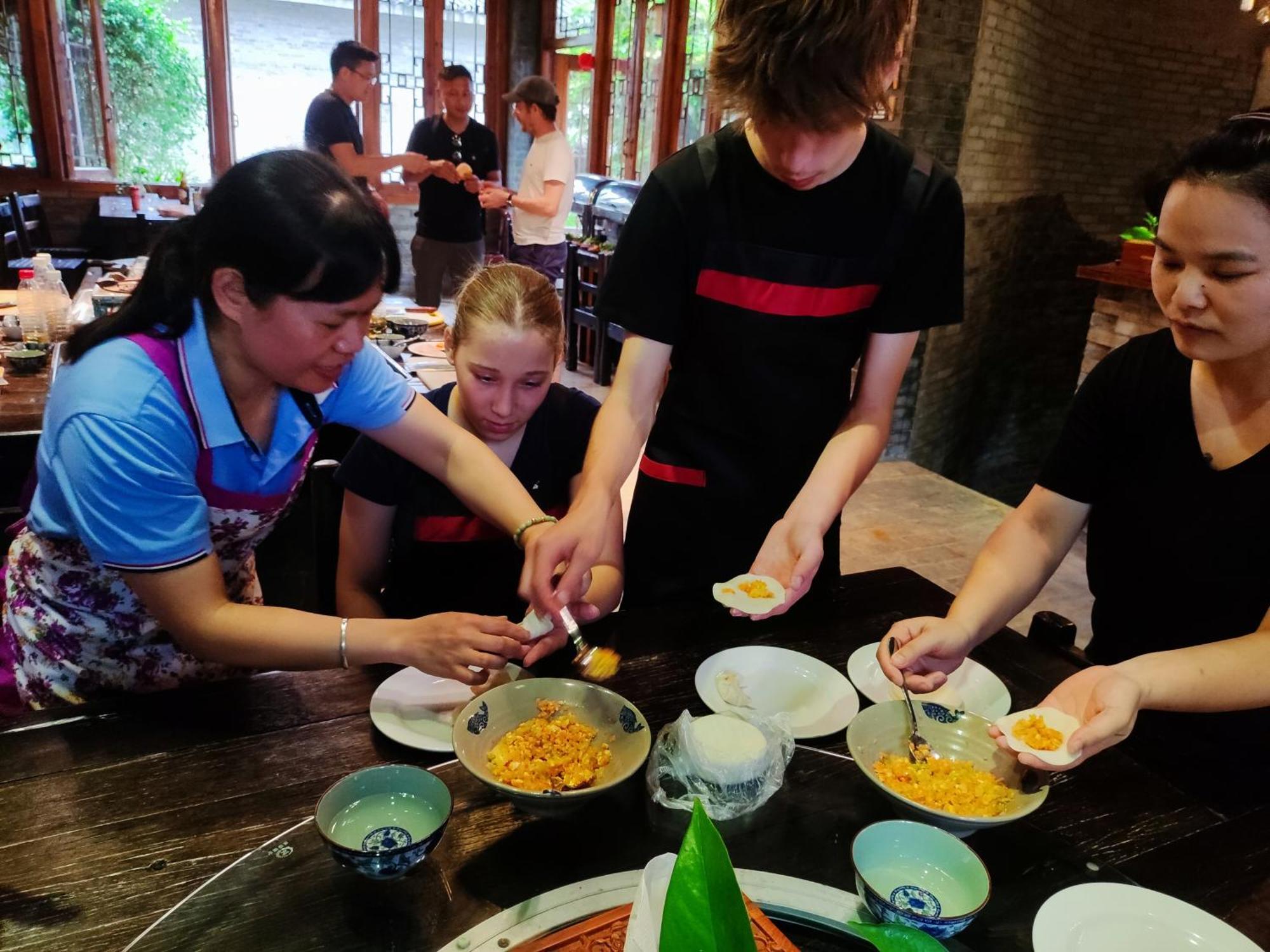 Yangshuo River Lodge Hotel-Free Pick Up From Yangshuo Area Over Three Nights Exterior photo